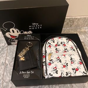 Mickey Mouse mini backpack purse set 💋 Perfect for a trip to Disneyland!